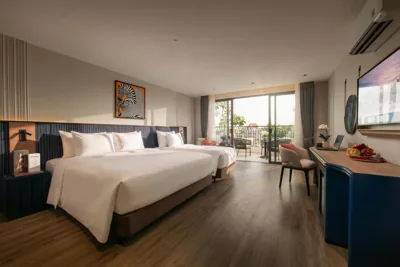 Family Grand Terrace Suite con vistas panorámicas a la ciudad — MAY DE VILLE Prestige Hotel